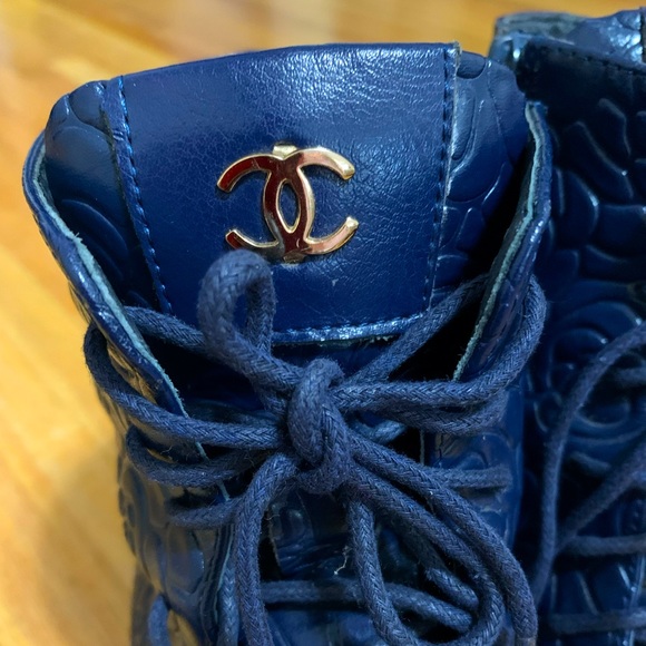 Chanel blue uncle lace boots - Picture 3 of 8